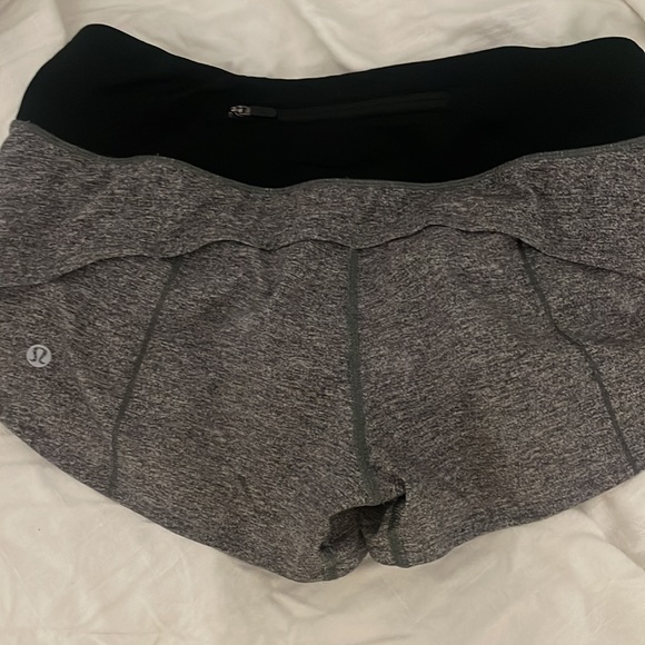 lululemon Speed Up Low-Rise Lined Short 2.5" heather grey/black - Picture 3 of 4